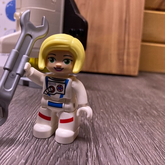 🛰️ Title: Duplo 10944 Space Shuttle Mission – Complete Set, Used - Picture 4 of 6